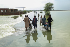 Read more about the article Flood toll tops 800 in Pakistan’s ‘catastrophe of epic scale’