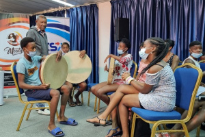 Read more about the article Youth in Seychelles drum their ‘Moutya’ beats to preserve dance heritage
