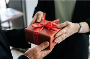 Read more about the article What Is the Best Farewell Gift for Colleague | The African Exponent.