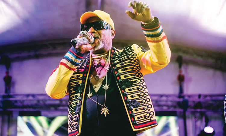 You are currently viewing No holding back Olomide’s fans