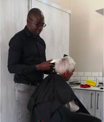 You are currently viewing Lüderitz senior citizens get free haircuts