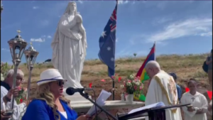 Read more about the article [VIDÉO] Melbourne : inauguration d’un monument dédié à Marie Reine de la Paix par le père Gérard Sullivan