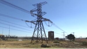 Read more about the article [VIDÉO] Afrique du Sud : la crise énergétique plonge la nation toujours dans le noir