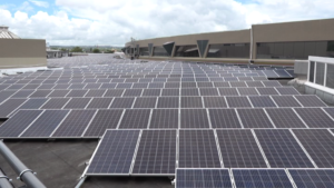 Read more about the article [VIDÉO] Panneaux photovoltaïques : 2,7 M de kWh d’énergie produits à Bagatelle Mall