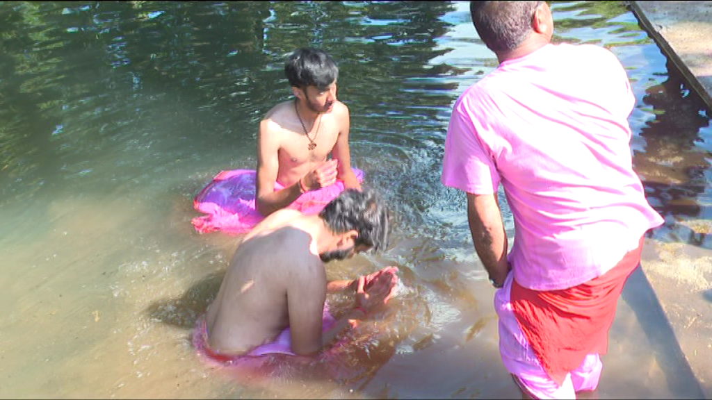 You are currently viewing [VIDÉO] Thaipoosam Cavadee : se purifier aux abords des rivières reste un rituel dans tous ses états