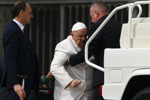 You are currently viewing Pope spends ‘good night’ in hospital after breathing issues