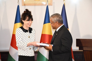 Read more about the article TRNUC hands over final report to Seychelles’ President 