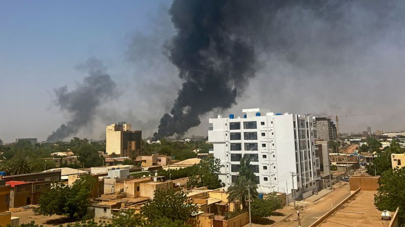 Read more about the article Sudan military leader accuses rival of ‘attempted coup’ as vicious fighting grips capital | CNN