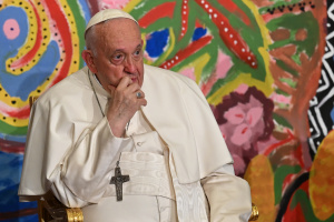 You are currently viewing ‘Tired’ Pope Francis has fever, clears his schedule