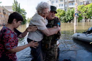 You are currently viewing Deadly shelling in flood-hit region as Ukrainian, Russian forces clash