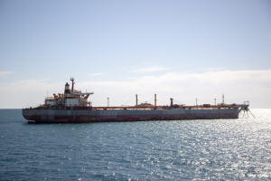 Read more about the article No alternative to risky oil tanker salvage in Yemen, UN says