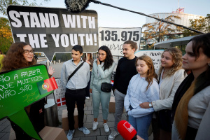 Read more about the article Youth bring climate case to Europe rights court