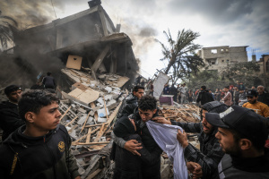 Read more about the article Israel bombs Gaza as rift with US grows