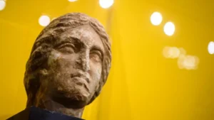 Read more about the article Switzerland Returns 2,000 Years Old Marble Head to Libya