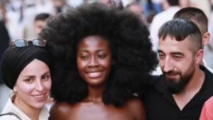 Read more about the article Admiration or Racism? Ghanaian Woman Treated like Celebrity in Turkey