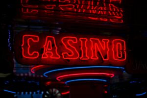 Read more about the article A Comparative Analysis Of Land-Casinos and Online Casinos in South Africa 2024