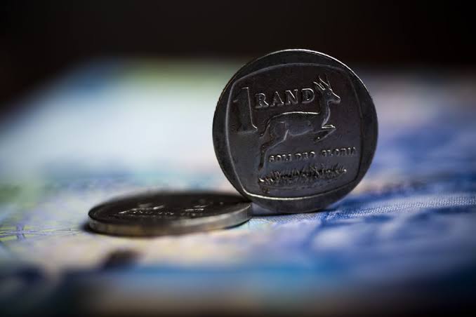 Read more about the article South African Rand Gains Ground Amid Dollar Dip: Economic Data Spark Market Interest